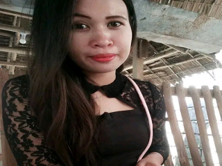 www.nakedasianchat.com 1Kisses